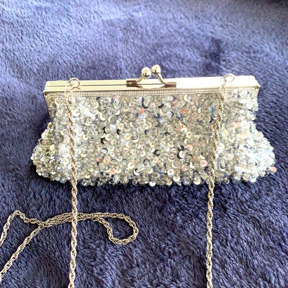 La Regale Silver Sequin Beaded Purse Formal Bridal NWOT - Picture 3 of 9